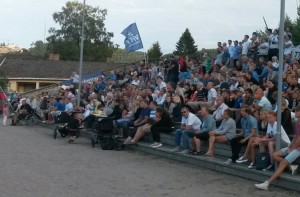 800 tilskuere